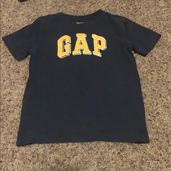 Boys GAP shirt bundle - Picture 2 of 4